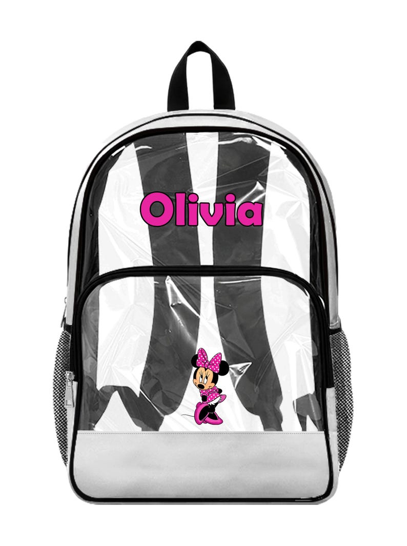 Peut inclure: Sac &agrave; dos transparent avec un motif &agrave; rayures noires et blanches. Il porte le nom "Olivia" en rose et un motif Minnie Mouse. Comprend une poign&eacute;e noire et des poches lat&eacute;rales en filet. Un sac d'&eacute;cole amusant et fonctionnel.