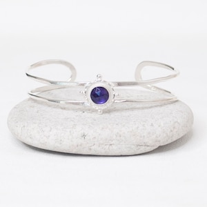 Silver Amethyst Medallion Cuff Bracelet, Purple Amethyst Cabochon Gemstone Cuff, solid 925 sterling silver, Hammered, February Birthstone