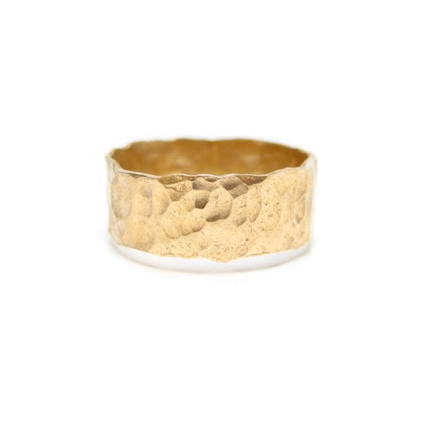 Bague en or large, bague en or 18kt pour hommes, bague en or martelé, bague en or épais, bague rustique, bague de 8 mm de large, bague de bande de cigare en or, plaqué or 18 carats