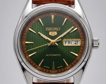 Vintage refurbished 1970 Seiko 5 Automatic Watch, Green colour Dial, Date made Japanese
