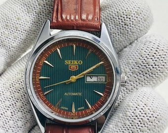 Vintage refurbished 1970 Seiko 5 Automatic Watch, Green colour Dial, Date made Japanese