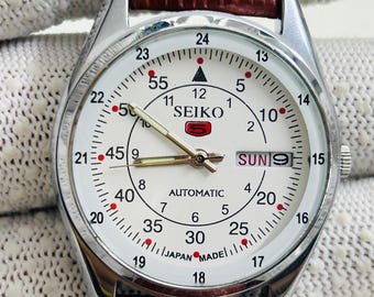 Odnowiony zegarek automatyczny Seiko 5 z 1970 r., biała tarcza, data/dzień, wykonanie japońskie