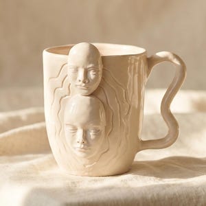 Caneca de cerâmica artesanal com retrato escultural, xícara de café, peça de arte em cerâmica exclusiva para presente.