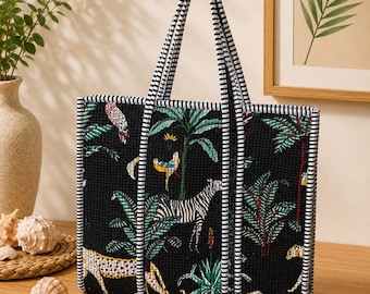 Bolso acolchado Rangsutra | Bolso de mano de algodón negro con estampado de animales de safari