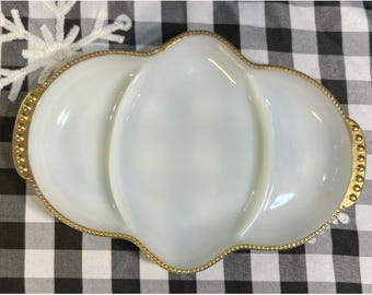 Assadeira vintage Fire King com divisórias e borda dourada, 28 cm de comprimento (2120)