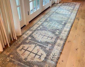 Vintage Tribal Runner Rug Hand Knotted Wool Hallway Runner Turkish Oushak Runner Charcoal Gray Entryway Rug Handmade Farmhouse Corridor rug