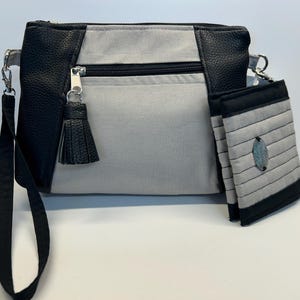 Clutch de muñeca con cartera a juego
