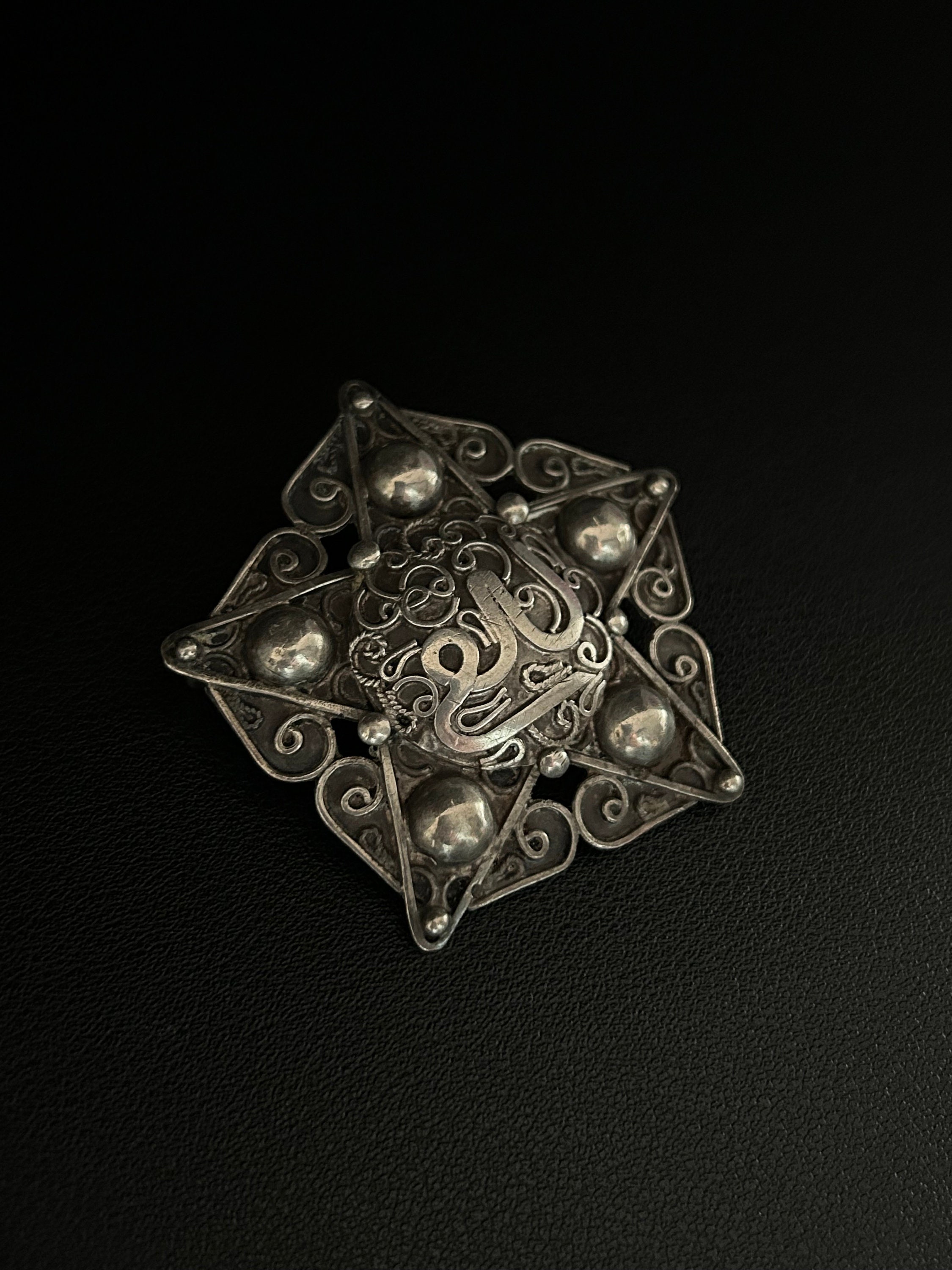 ANCIENNE BROCHE EN Argent Massif Thaïlande Année 30 ? Décor Danseuse