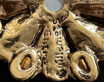 Broche Vintage ENTRE GUILLEMETS - Cuivre Doré à L'or Fin 24 Carats - Pour Femme