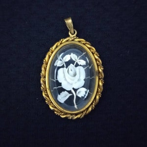 Vintage 1930 Art Deco Floral Pendant