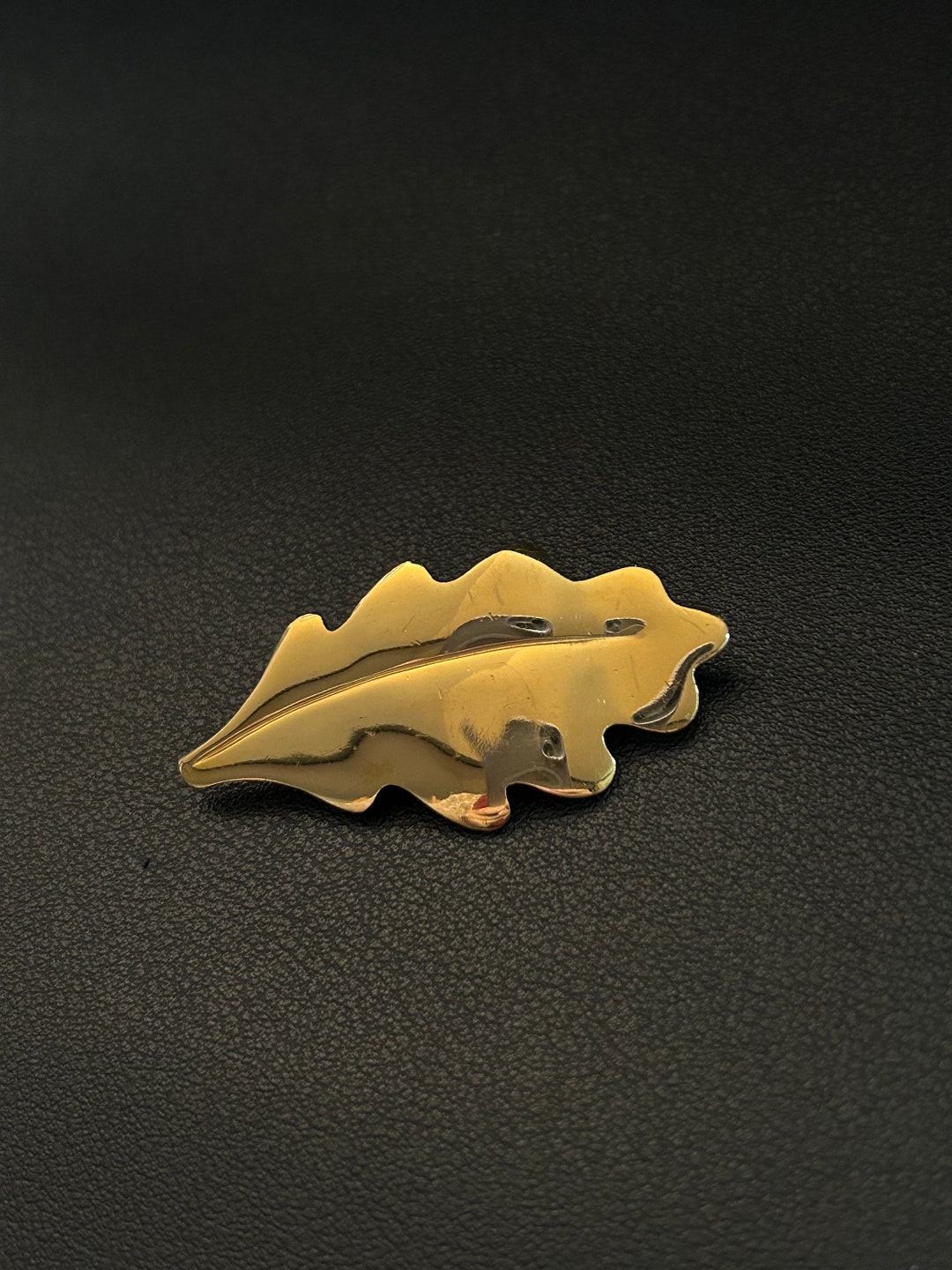 Broche Vintage Ines De La Fressange – Feuille De Chêne En Métal Doré