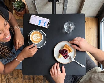 Mesa de metal industrial para café | Design bistrô para parede | Otimização de espaço | Dobrável | Uso comercial