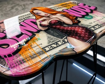 Table basse design en résine époxy – Style street art moderne