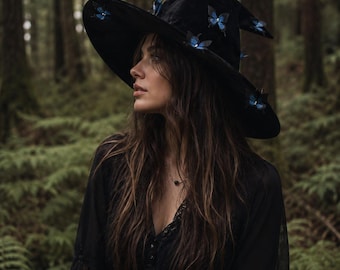 Średniowieczny kapelusz czarownicy na Halloween dla kobiet, Letni kapelusz czarownicy z motylem na Ren Faire, Aksamitny kapelusz czarownicy z fantasy leśnym motywem, Gotycki kostium wikinga do cosplayu