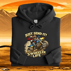 Puede incluir: Un letrero de madera hecho a mano con el texto "Welcome to our home" en un estilo manuscrito. El letrero está pintado de blanco con letras negras y un acabado envejecido, perfecto para la decoración de granja.