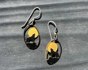 Earrings, Wolf howling at the moon, silhouette, dangling, jewelry