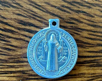 St. Benedict medal, Crux S. Patris Benedicti, sentia mvniamvr