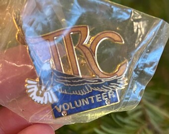 Raptor Center pin, volunteer pin for TRC, University of Minnesota, eagle