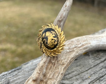 Ring Gold lion rampant guardant on black field adjustable ring