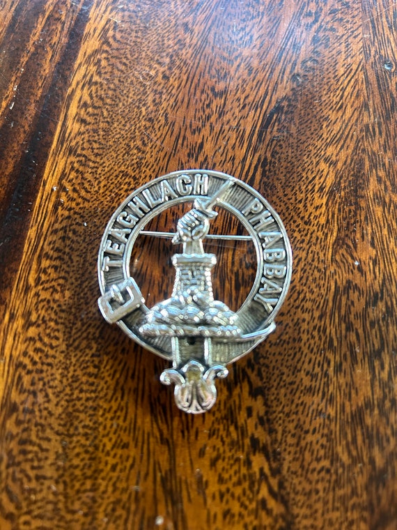 Morrison Family Crest pin brooch Teaglach Phabbay… - image 1