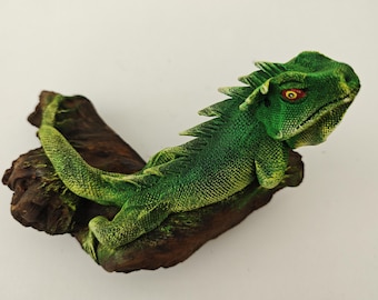 Handmade Green iguana / Clay sculptures / Home decor / Outdoor decor.