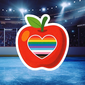 Peut inclure: Un autocollant en forme de pomme rouge avec une feuille verte et un cœur central composé de bandes horizontales aux couleurs arc-en-ciel, blanc, gris, noir et rose. L'autocollant a une bordure blanche sur un fond d'aréna de hockey flou.