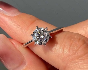 Anillo con botón de moissanita VVS1