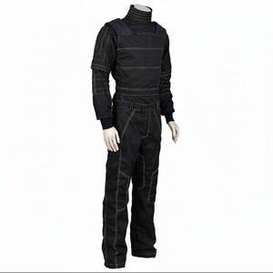 以下が含まれることがあります： 斑点のあるマット仕上げのセラミックマグカップ3個セット。マグカップはクリーム色、ライトグレー、ダークグレーの色合いです。各マグカップはシンプルでミニマリストなデザインで、コーヒーや紅茶に最適です。