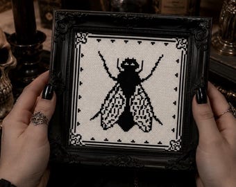 Gothic vlieg kruissteekpatroon pdf, Dark Academia Insect, Blackwork-borduurwerk