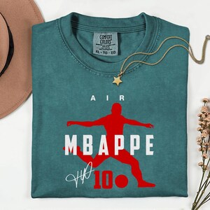 Camiseta unisex con diseño exclusivo de la estrella del fútbol francés, Comfort Colors® Air Mbappé #10, homenaje al jugador de fútbol. imagen 3