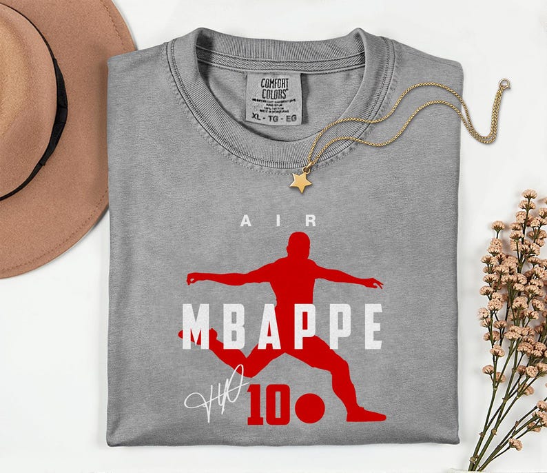 Camiseta unisex con diseño exclusivo de la estrella del fútbol francés, Comfort Colors® Air Mbappé #10, homenaje al jugador de fútbol. imagen 8