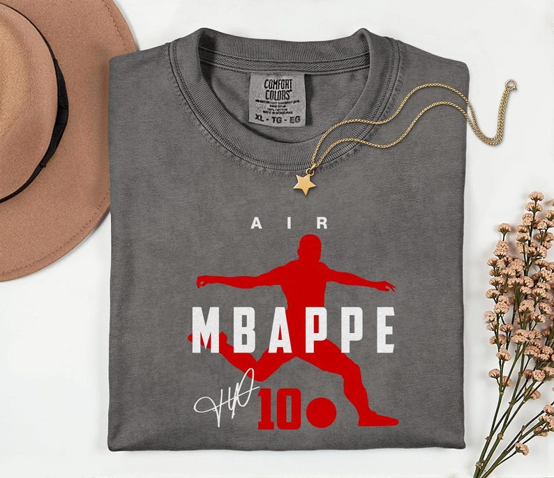 Camiseta unisex con diseño exclusivo de la estrella del fútbol francés, Comfort Colors® Air Mbappé #10, homenaje al jugador de fútbol. imagen 13