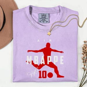 Camiseta unisex con diseño exclusivo de la estrella del fútbol francés, Comfort Colors® Air Mbappé #10, homenaje al jugador de fútbol. imagen 12