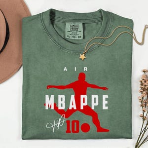 Camiseta unisex con diseño exclusivo de la estrella del fútbol francés, Comfort Colors® Air Mbappé #10, homenaje al jugador de fútbol. imagen 10