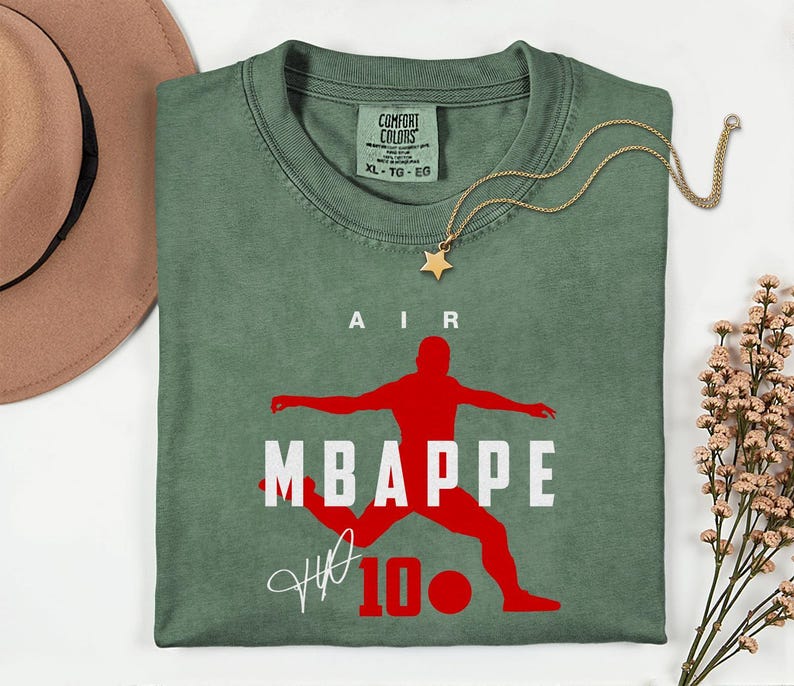 Camiseta unisex con diseño exclusivo de la estrella del fútbol francés, Comfort Colors® Air Mbappé #10, homenaje al jugador de fútbol. imagen 10