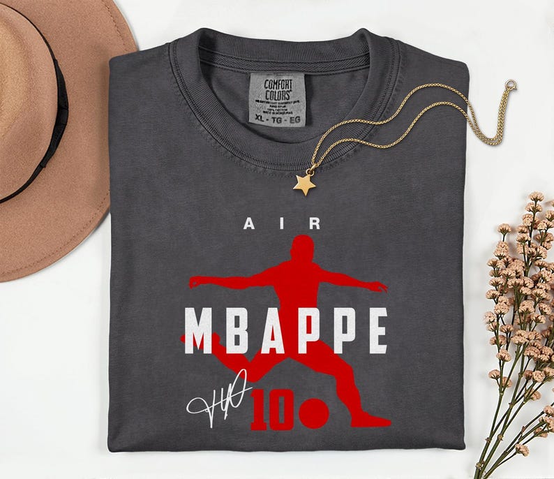 Camiseta unisex con diseño exclusivo de la estrella del fútbol francés, Comfort Colors® Air Mbappé #10, homenaje al jugador de fútbol. imagen 7