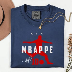 Camiseta unisex con diseño exclusivo de la estrella del fútbol francés, Comfort Colors® Air Mbappé #10, homenaje al jugador de fútbol. imagen 11