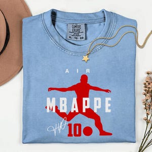 Camiseta unisex con diseño exclusivo de la estrella del fútbol francés, Comfort Colors® Air Mbappé #10, homenaje al jugador de fútbol. imagen 14