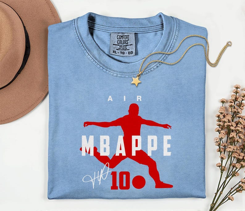 Camiseta unisex con diseño exclusivo de la estrella del fútbol francés, Comfort Colors® Air Mbappé #10, homenaje al jugador de fútbol. imagen 14