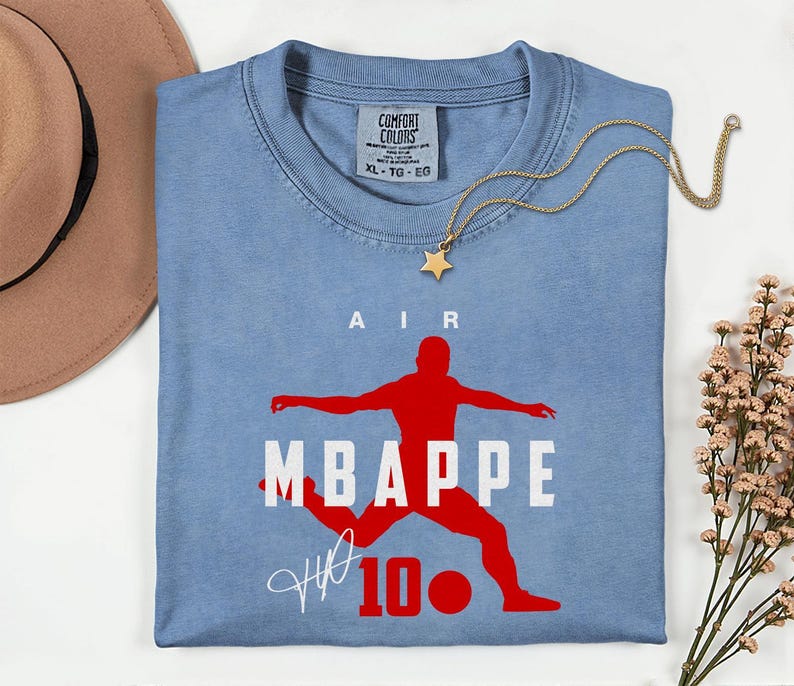 Camiseta unisex con diseño exclusivo de la estrella del fútbol francés, Comfort Colors® Air Mbappé #10, homenaje al jugador de fútbol. imagen 1