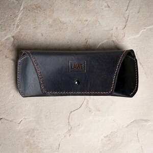 Left Handed Leather Wallet - Handmade Bifold Wallet - Full Grain Leather Wallet - Minimalist Wallet - Axis by LÅWE