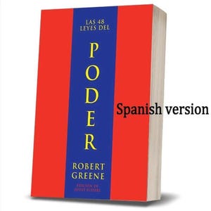 K&ouml;nnte beinhalten: Ein Set aus drei Keramikbechern mit einer gesprenkelten, cremefarbenen Glasur. Jeder Becher hat ein anderes handgemaltes Design: ein blaues und gr&uuml;nes Blatt, eine gelbe Blume und eine rote Beere. Die Becher haben eine einfache, abgerundete Form.