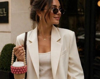 Gehäkelter Kaffeetassenhalter, Perlen-Tassenärmel, handgefertigte Amigurumi-Tassentasche, ästhetischer Getränketräger, Geschenk für sie