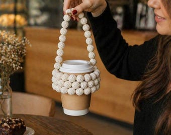 Soporte para taza de café de ganchillo, funda reutilizable para taza con asa, portavasos estético, regalo hecho a mano, funda para taza con correa para la muñeca