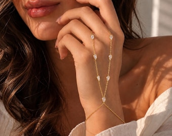Elegant Gold Hand Chain Bracelet, Bridal Hand Jewelry, Timeless Finger Bracelet, Soft Luxury Wedding Accessory