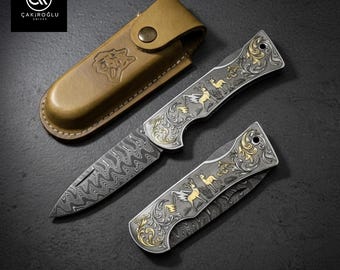 Navaja de bolsillo de acero de Damasco hecha a mano con mango incrustado en oro. Regalo para padrinos de boda, aniversario o cumpleaños. Personalizada para él.