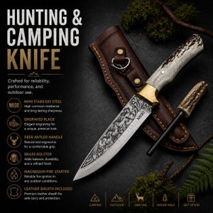 Könnte beinhalten: Ein Jagd- und Outdoormesser mit gravierter N690-Edelstahlklinge, Messingbacke und Hirschhorngriff. Das Set enthält eine braune Lederscheide und einen Magnesium-Feuerstarter mit passendem Hirschhorngriff.