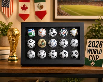 ミニサッカーボールディスプレイセット、2026年ワールドカップをイメージしたお土産、アメリカ・カナダ・メキシコサッカーコレクターズアイテム、スポーツルーム装飾ギフト