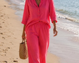 Completo due pezzi in lino rosa corallo: camicia con bottoni, pantaloni a gamba larga – Abbigliamento da resort