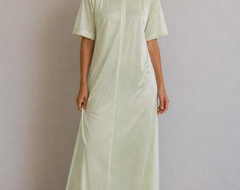 Abito da notte lungo vintage Vanity Fair in nylon verde pallido, taglia S, prodotto negli Stati Uniti.